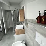 Apartament Free Parking Tiny House Wifi Netflix 15 Minuti Dal Duomo *