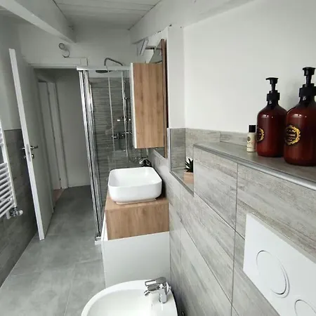 Daire Free Parking Tiny House Wifi Netflix 15 Minuti Dal Duomo *