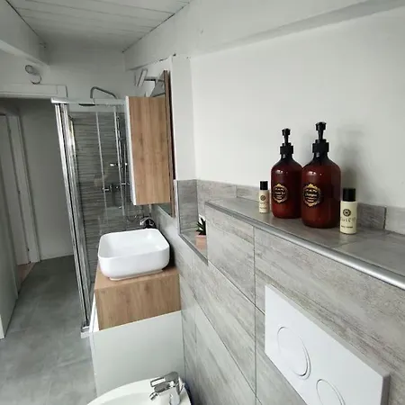 Free Parking Tiny House Wifi Netflix 15 Minuti Dal Duomo Apartment Mailand
