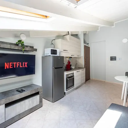 Daire Free Parking Tiny House Wifi Netflix 15 Minuti Dal Duomo Milano